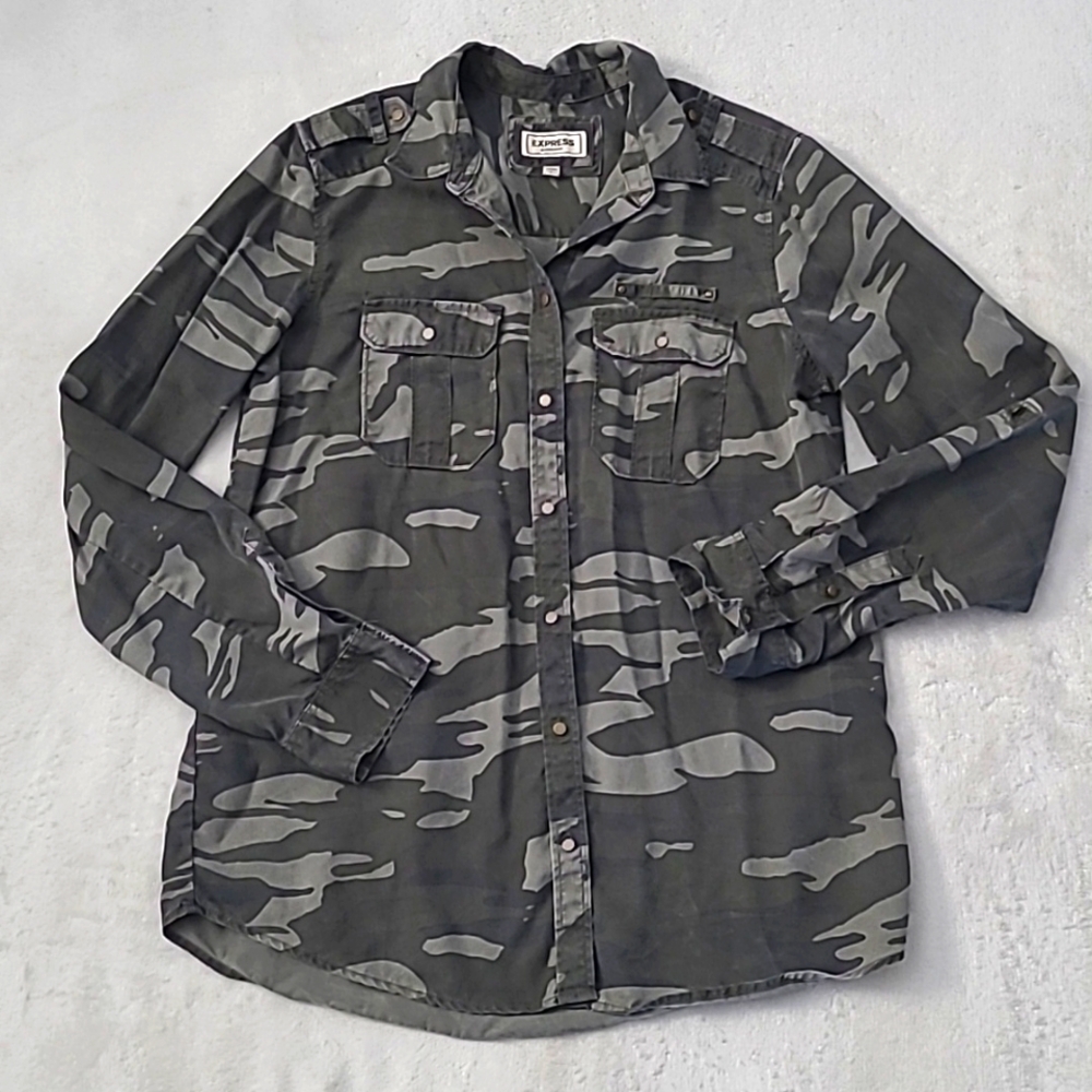 Express Womens Small Boyfriend Camo Casual Button Down Shirt Preppy Long Sleeve